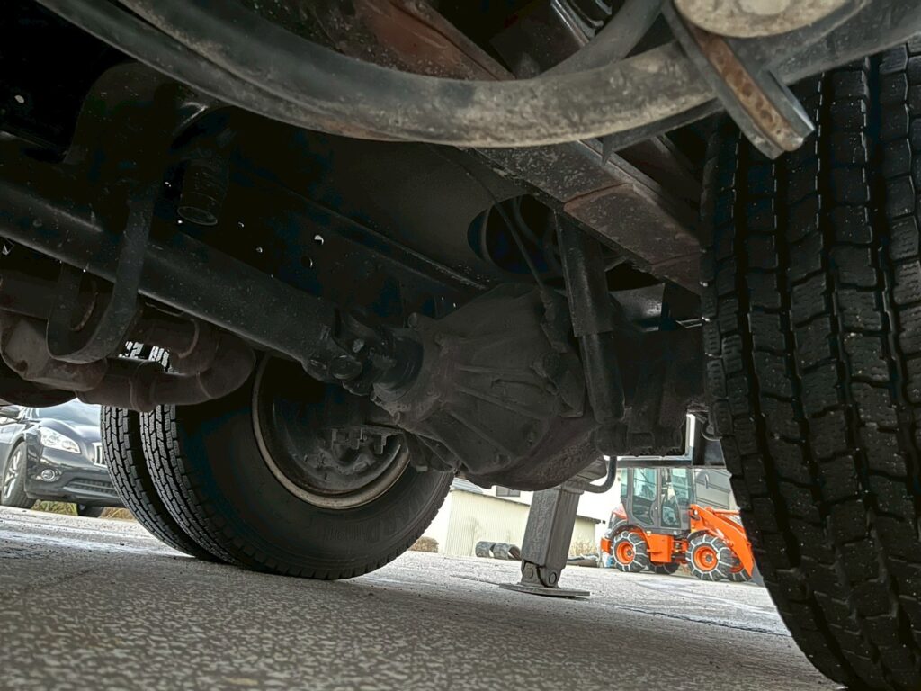 平成18年式エルフ12m高所作業車　スチールバケット