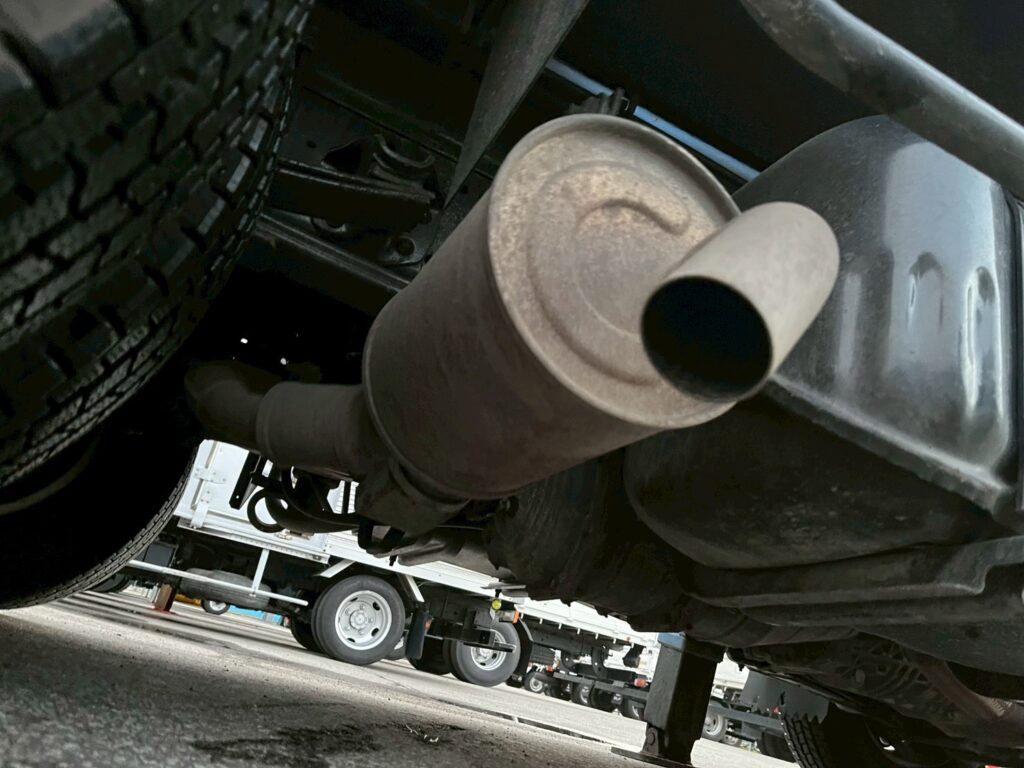 平成18年式エルフ12m高所作業車　スチールバケット