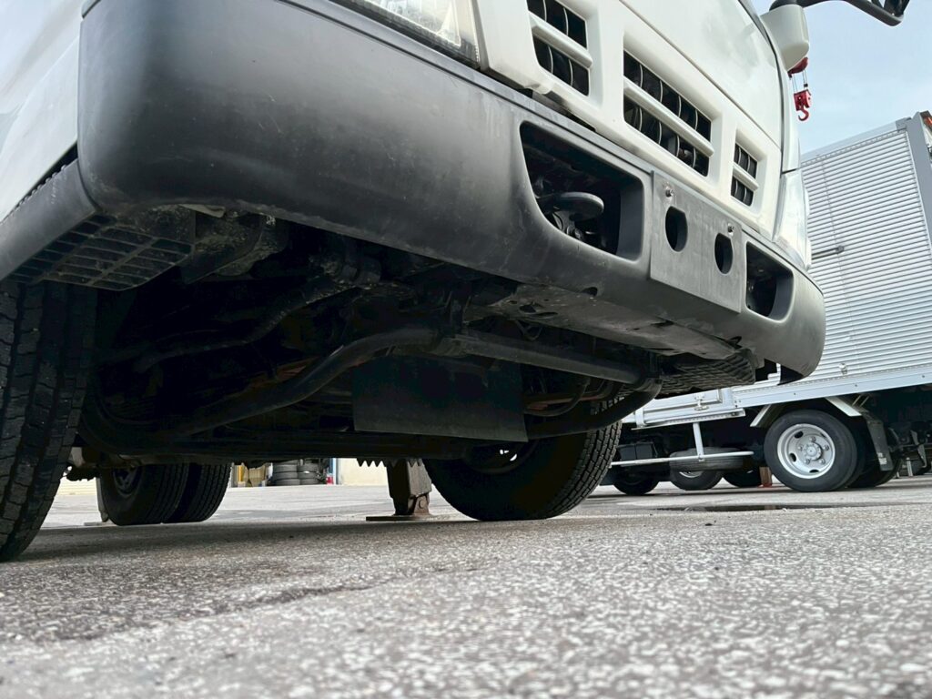 平成18年式エルフ12m高所作業車　スチールバケット