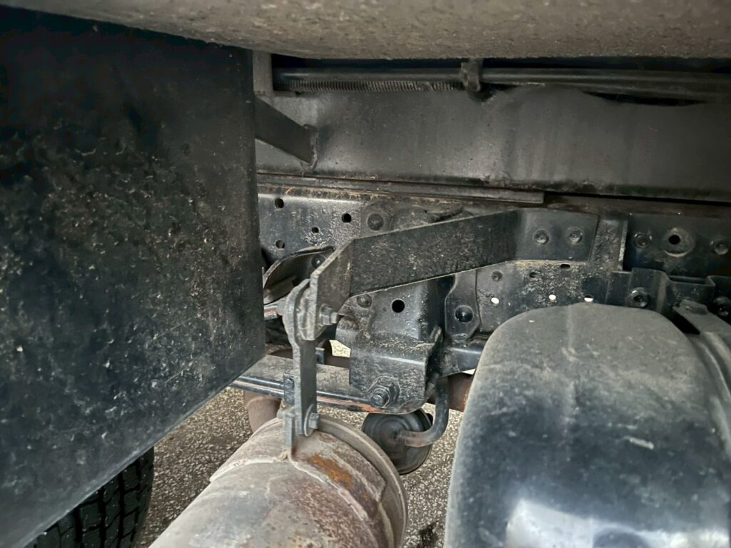 平成18年式エルフ12m高所作業車　スチールバケット