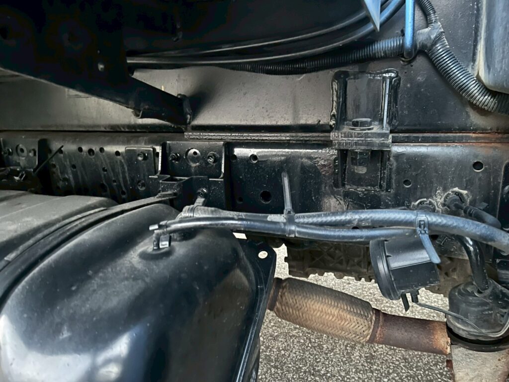 平成18年式エルフ12m高所作業車　スチールバケット