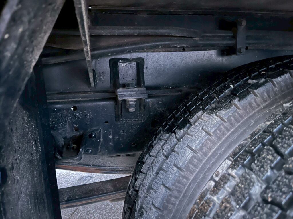 平成18年式エルフ12m高所作業車　スチールバケット