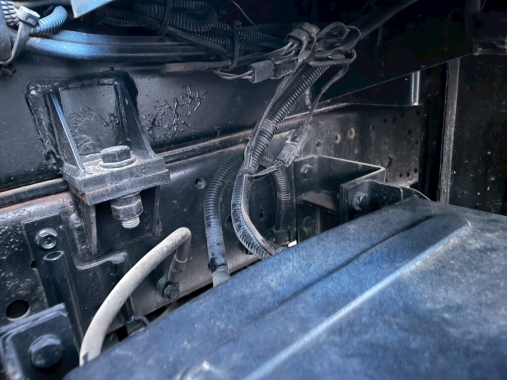 平成18年式エルフ12m高所作業車　スチールバケット