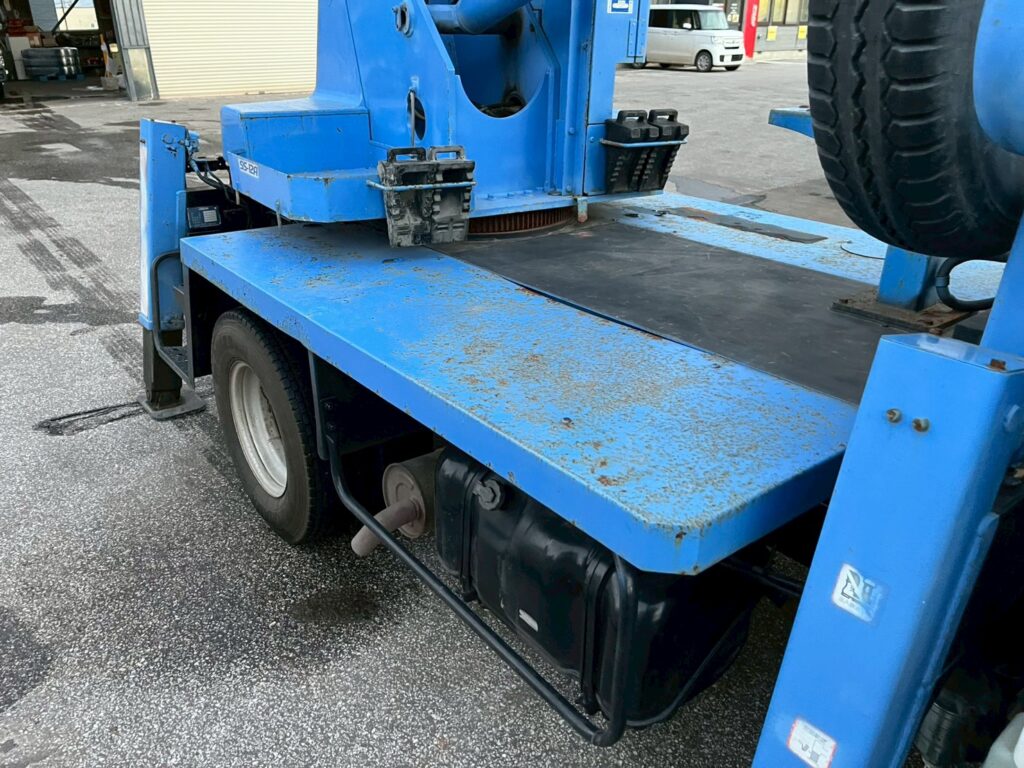 平成18年式エルフ12m高所作業車　スチールバケット