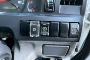 サムネイル: 【★超希少★】平成21年式　エルフ　ローダーダンプ　４WD！　最大積載3000㎏　三方開き　