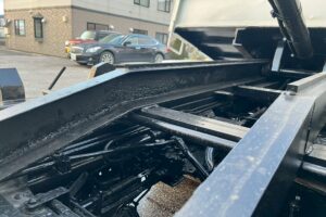 サムネイル: 【★超希少★】平成21年式　エルフ　ローダーダンプ　４WD！　最大積載3000㎏　三方開き　