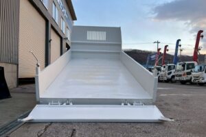 サムネイル: 【★超希少★】平成21年式　エルフ　ローダーダンプ　４WD！　最大積載3000㎏　三方開き　