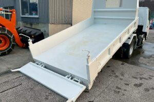 サムネイル: 【★超希少★】平成21年式　エルフ　ローダーダンプ　４WD！　最大積載3000㎏　三方開き　