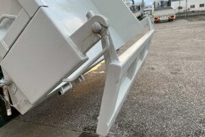 サムネイル: 【★超希少★】平成21年式　エルフ　ローダーダンプ　４WD！　最大積載3000㎏　三方開き　