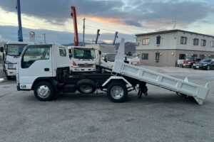 サムネイル: 【★超希少★】平成21年式　エルフ　ローダーダンプ　４WD！　最大積載3000㎏　三方開き　