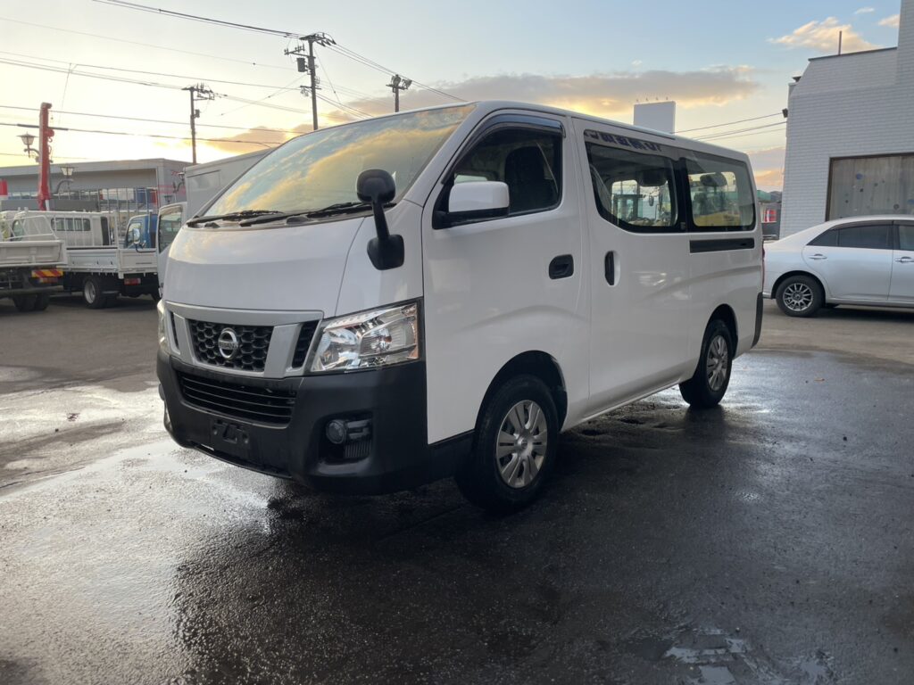 平成26年　NV350キャラバンバン 切替4WD オートマ 車検1年付