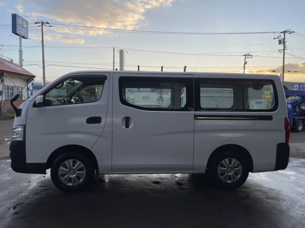 平成26年　NV350キャラバンバン 切替4WD オートマ 車検1年付