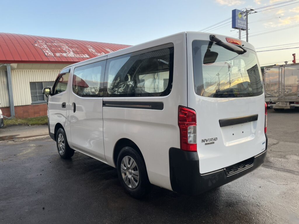 平成26年　NV350キャラバンバン 切替4WD オートマ 車検1年付