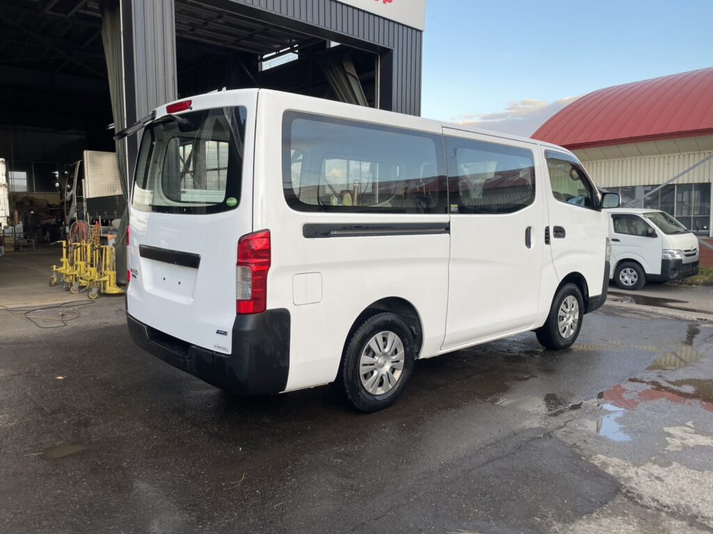 平成26年　NV350キャラバンバン 切替4WD オートマ 車検1年付