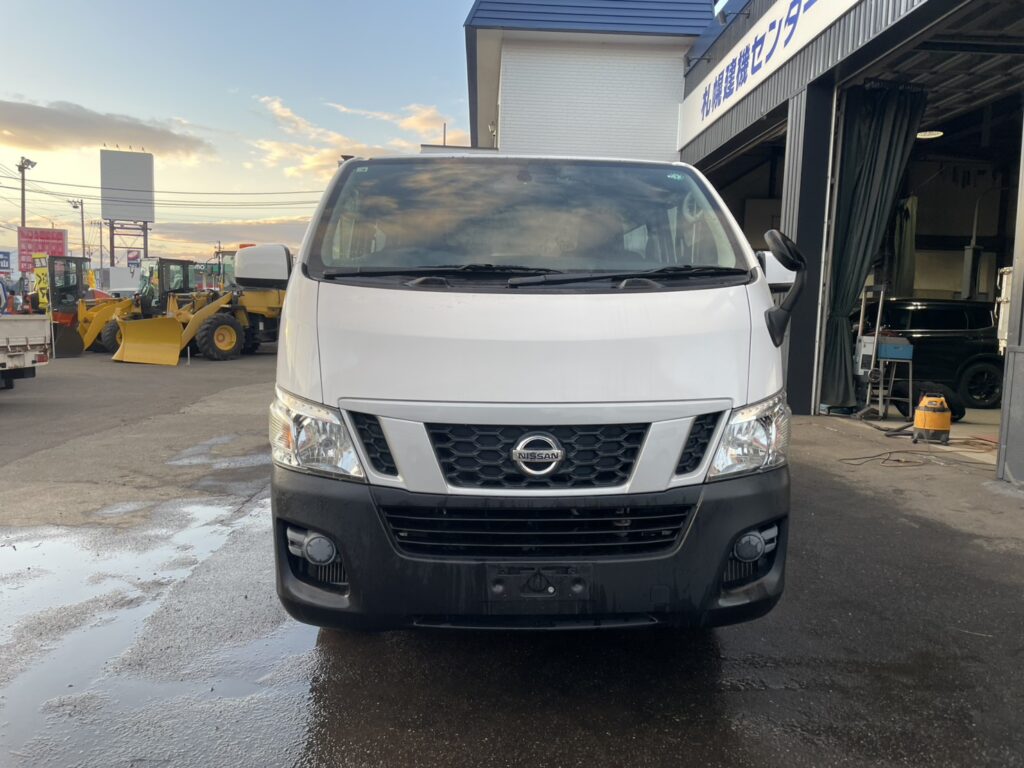 平成26年　NV350キャラバンバン 切替4WD オートマ 車検1年付