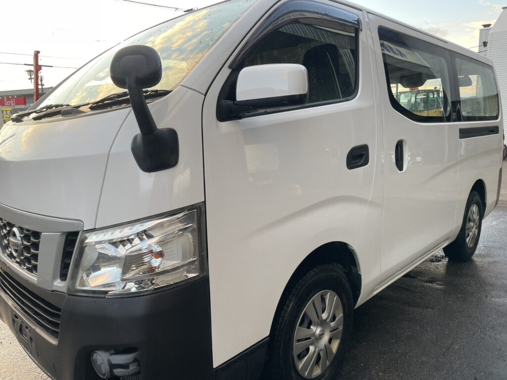 平成26年　NV350キャラバンバン 切替4WD オートマ 車検1年付