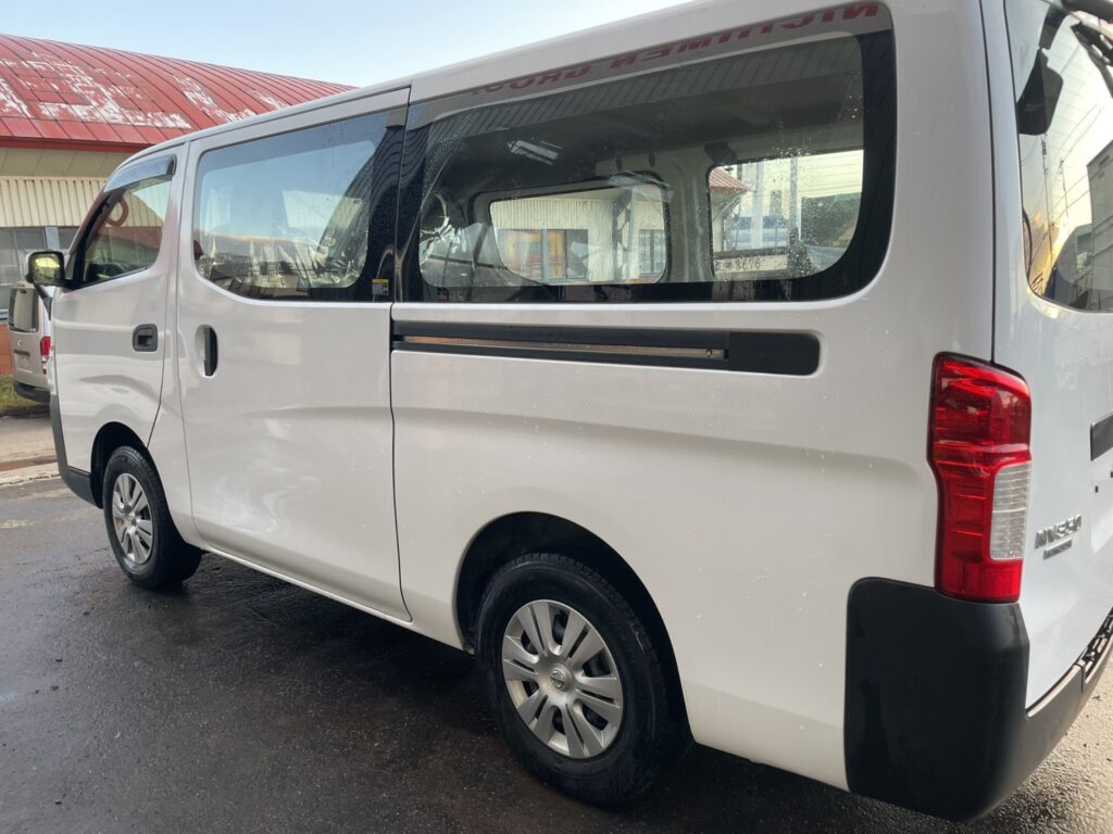 平成26年　NV350キャラバンバン 切替4WD オートマ 車検1年付