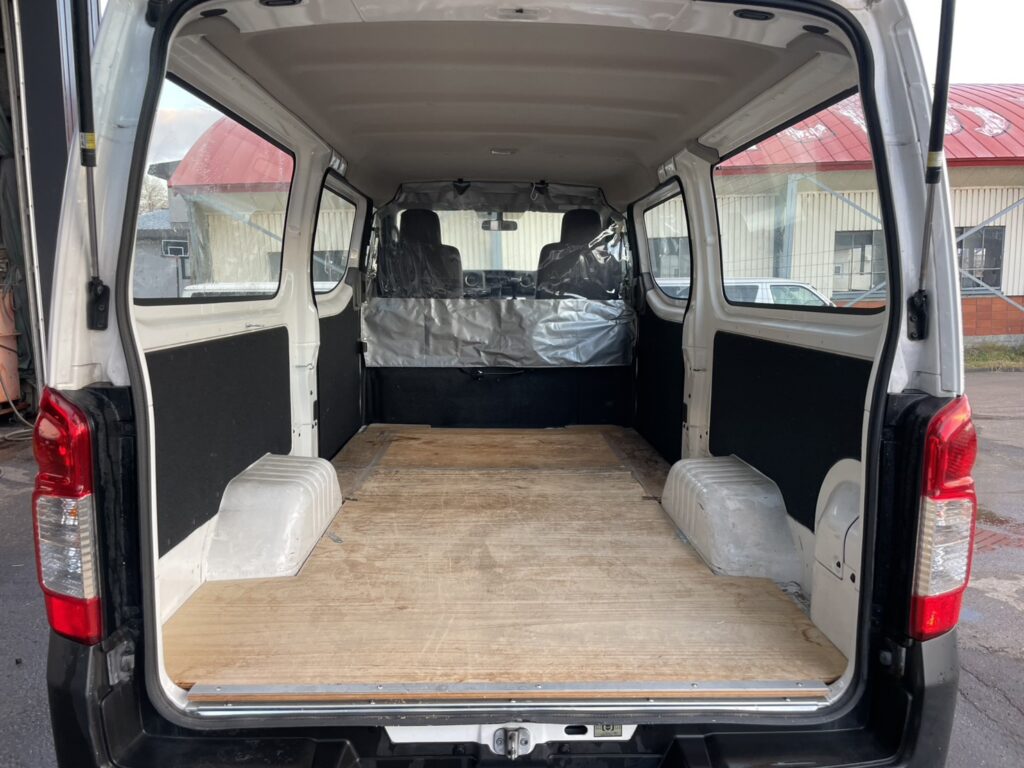 平成26年　NV350キャラバンバン 切替4WD オートマ 車検1年付