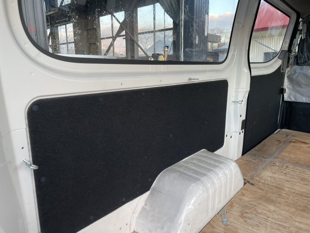 平成26年　NV350キャラバンバン 切替4WD オートマ 車検1年付