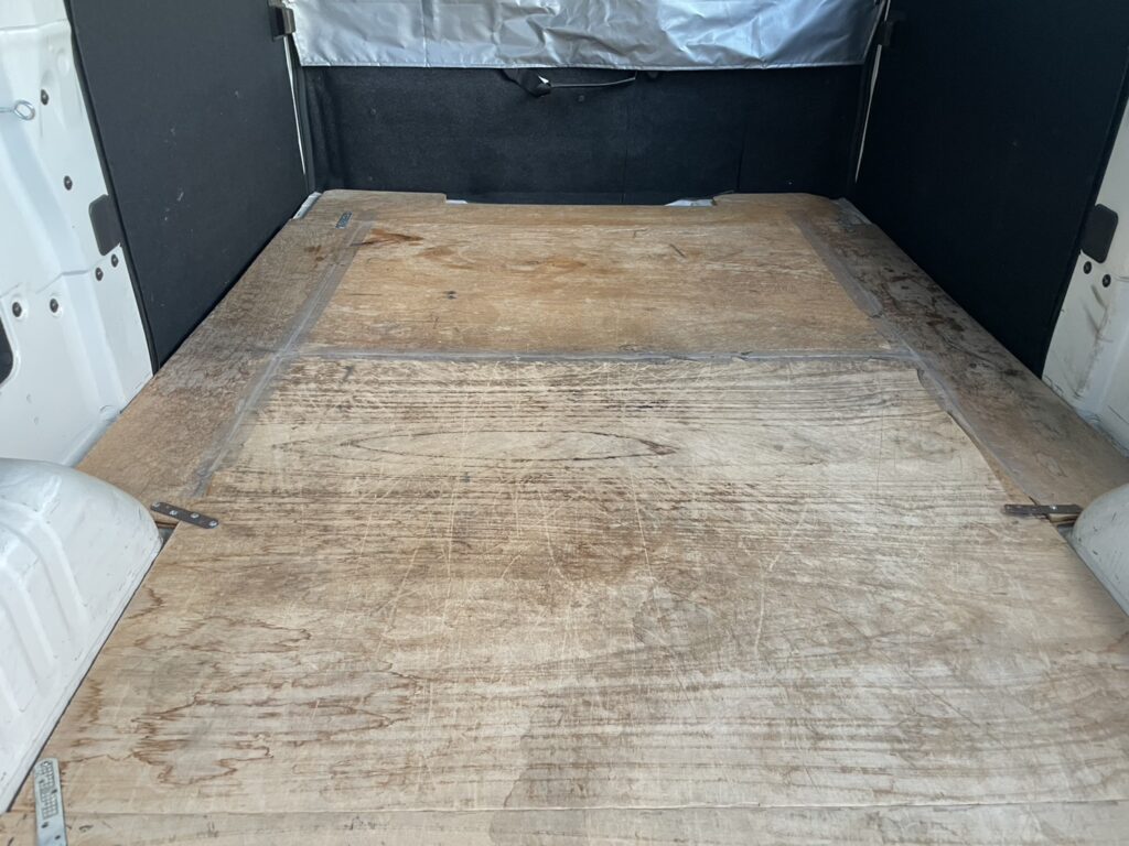 平成26年　NV350キャラバンバン 切替4WD オートマ 車検1年付