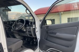 サムネイル: 平成26年　NV350キャラバンバン 切替4WD オートマ 車検1年付