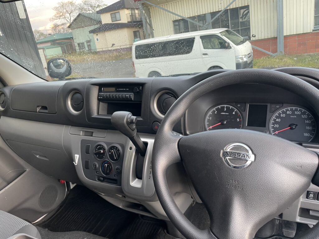 平成26年　NV350キャラバンバン 切替4WD オートマ 車検1年付