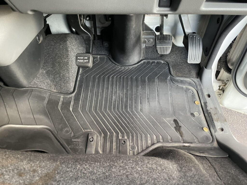 平成26年　NV350キャラバンバン 切替4WD オートマ 車検1年付