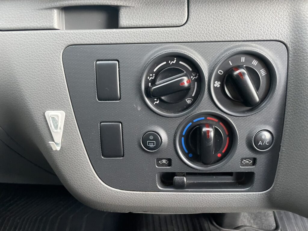 平成26年　NV350キャラバンバン 切替4WD オートマ 車検1年付