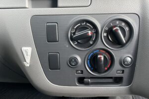 サムネイル: 平成26年　NV350キャラバンバン 切替4WD オートマ 車検1年付