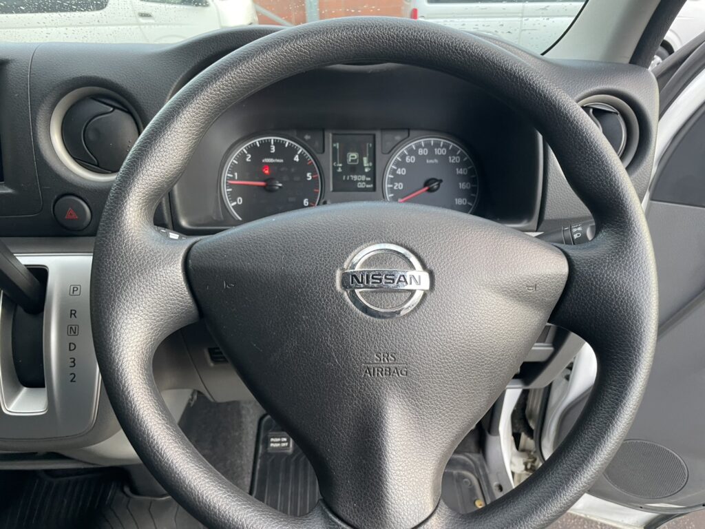 平成26年　NV350キャラバンバン 切替4WD オートマ 車検1年付