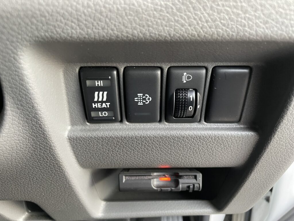 平成26年　NV350キャラバンバン 切替4WD オートマ 車検1年付