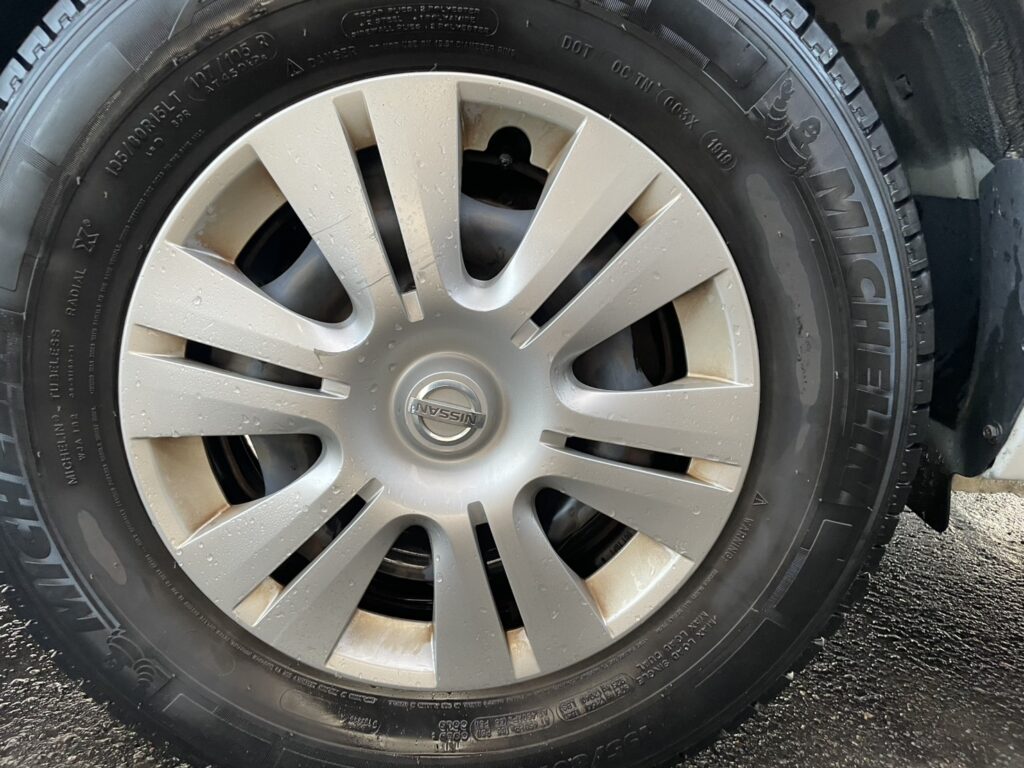 平成26年　NV350キャラバンバン 切替4WD オートマ 車検1年付