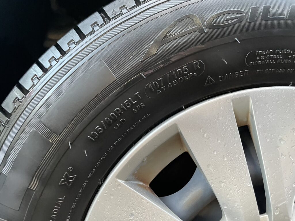 平成26年　NV350キャラバンバン 切替4WD オートマ 車検1年付