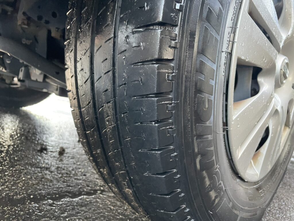 平成26年　NV350キャラバンバン 切替4WD オートマ 車検1年付