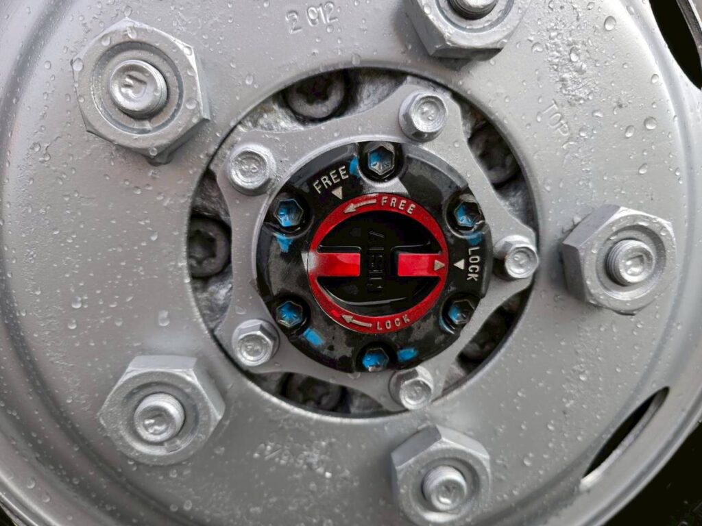 平成24年　いすゞ　エルフ　２トン平ロング　４WD・５方開き（車検令和８年４月）