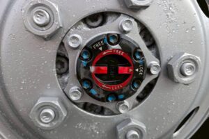 サムネイル: 平成24年　いすゞ　エルフ　２トン平ロング　４WD・５方開き（車検令和８年４月）