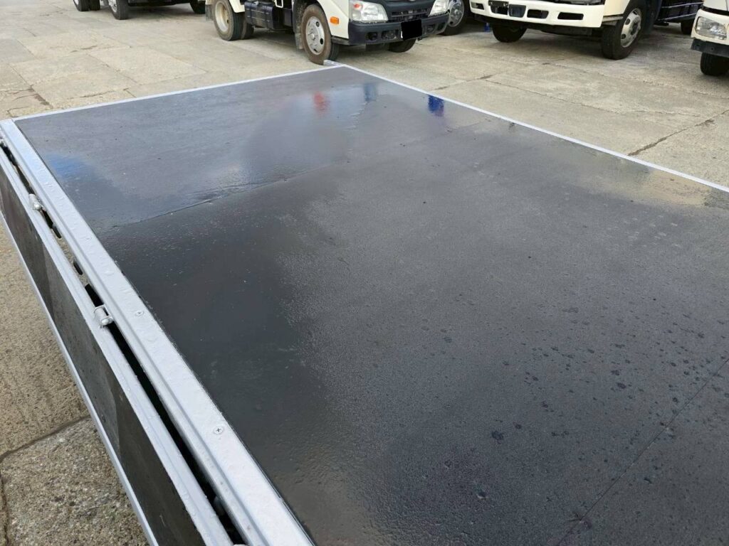 平成24年　いすゞ　エルフ　２トン平ロング　４WD・５方開き（車検令和８年４月）