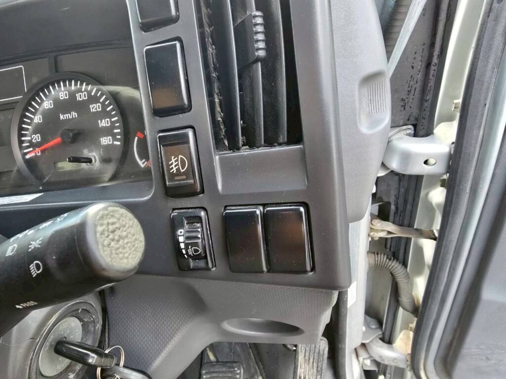 平成24年　いすゞ　エルフ　２トン平ロング　４WD・５方開き（車検令和８年４月）