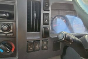 サムネイル: 平成24年　いすゞ　エルフ　２トン平ロング　４WD・５方開き（車検令和８年４月）