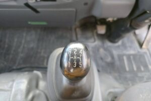 サムネイル: 平成24年　いすゞ　エルフ　２トン平ロング　４WD・５方開き（車検令和８年４月）