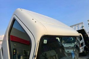 サムネイル: 平成28年　三菱　キャンター　２トン平ロング　全低床・軽々ゲート付（車検令和8年6月）