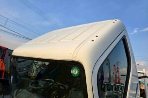 サムネイル: 平成28年　三菱　キャンター　２トン平ロング　全低床・軽々ゲート付（車検令和8年6月）