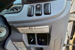 サムネイル: 平成28年　三菱　キャンター　２トン平ロング　全低床・軽々ゲート付（車検令和8年6月）