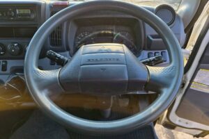 サムネイル: 平成28年　三菱　キャンター　２トン平ロング　全低床・軽々ゲート付（車検令和8年6月）