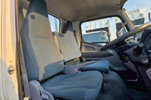 サムネイル: 平成28年　三菱　キャンター　２トン平ロング　全低床・軽々ゲート付（車検令和8年6月）