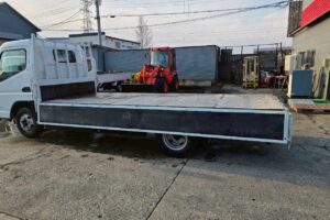 サムネイル: 平成28年　三菱　キャンター　２トン平ロング　全低床・軽々ゲート付（車検令和8年6月）