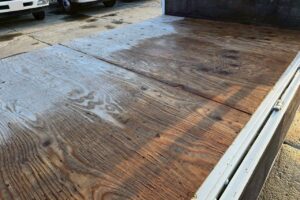 サムネイル: 平成28年　三菱　キャンター　２トン平ロング　全低床・軽々ゲート付（車検令和8年6月）