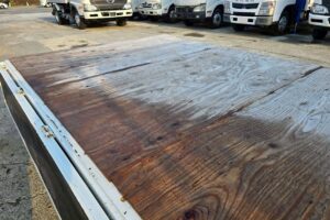 サムネイル: 平成28年　三菱　キャンター　２トン平ロング　全低床・軽々ゲート付（車検令和8年6月）