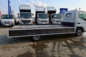 サムネイル: 平成28年　三菱　キャンター　２トン平ロング　全低床・軽々ゲート付（車検令和8年6月）