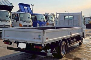 サムネイル: 平成28年　三菱　キャンター　２トン平ロング　全低床・軽々ゲート付（車検令和8年6月）